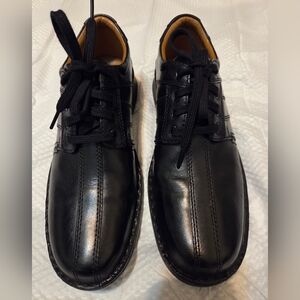 Clarks Men's Black Leather Oxfords